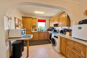 Kitchen/Breakfast Room- click for photo gallery